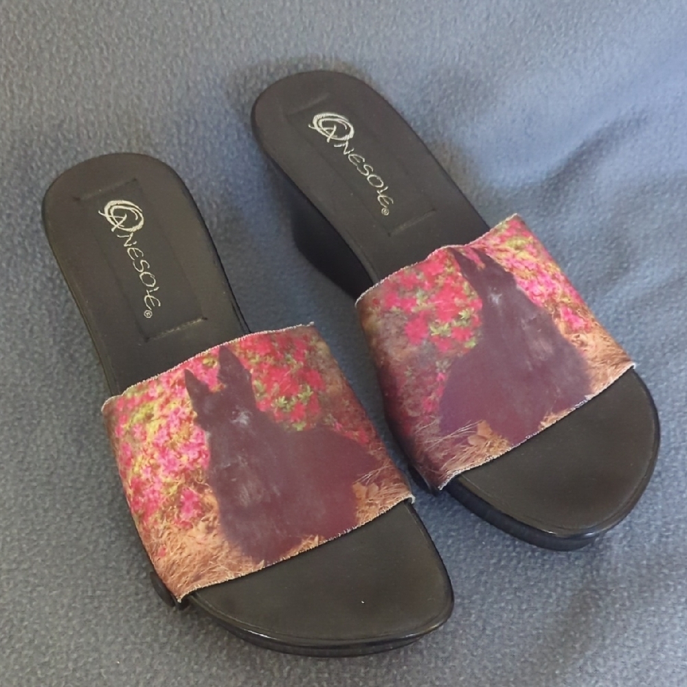 Scottie One Sole Wedge Sandals With 5- Sets Of Toppers. Size. 8.